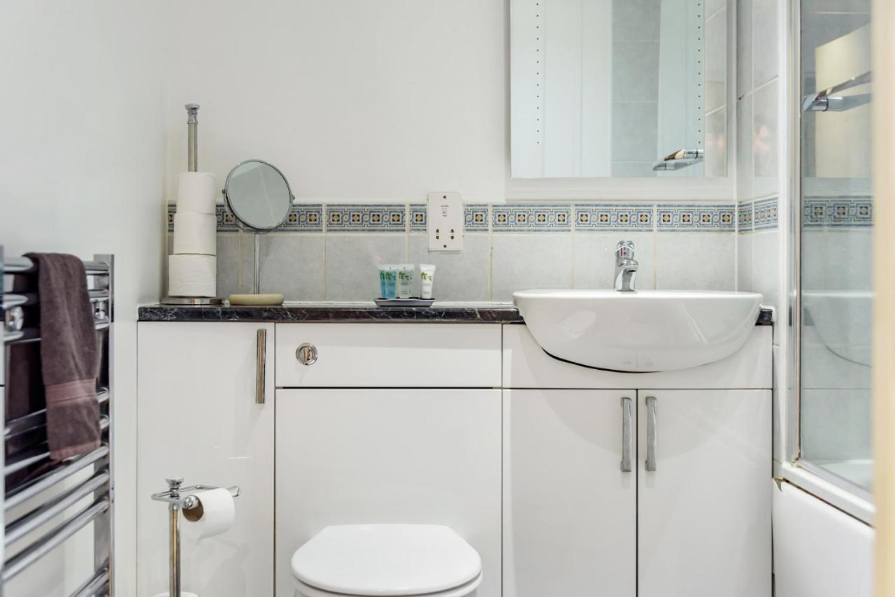 Stylish 2 Bedroom Apartment, Central Exeter, Parking On Site المظهر الخارجي الصورة