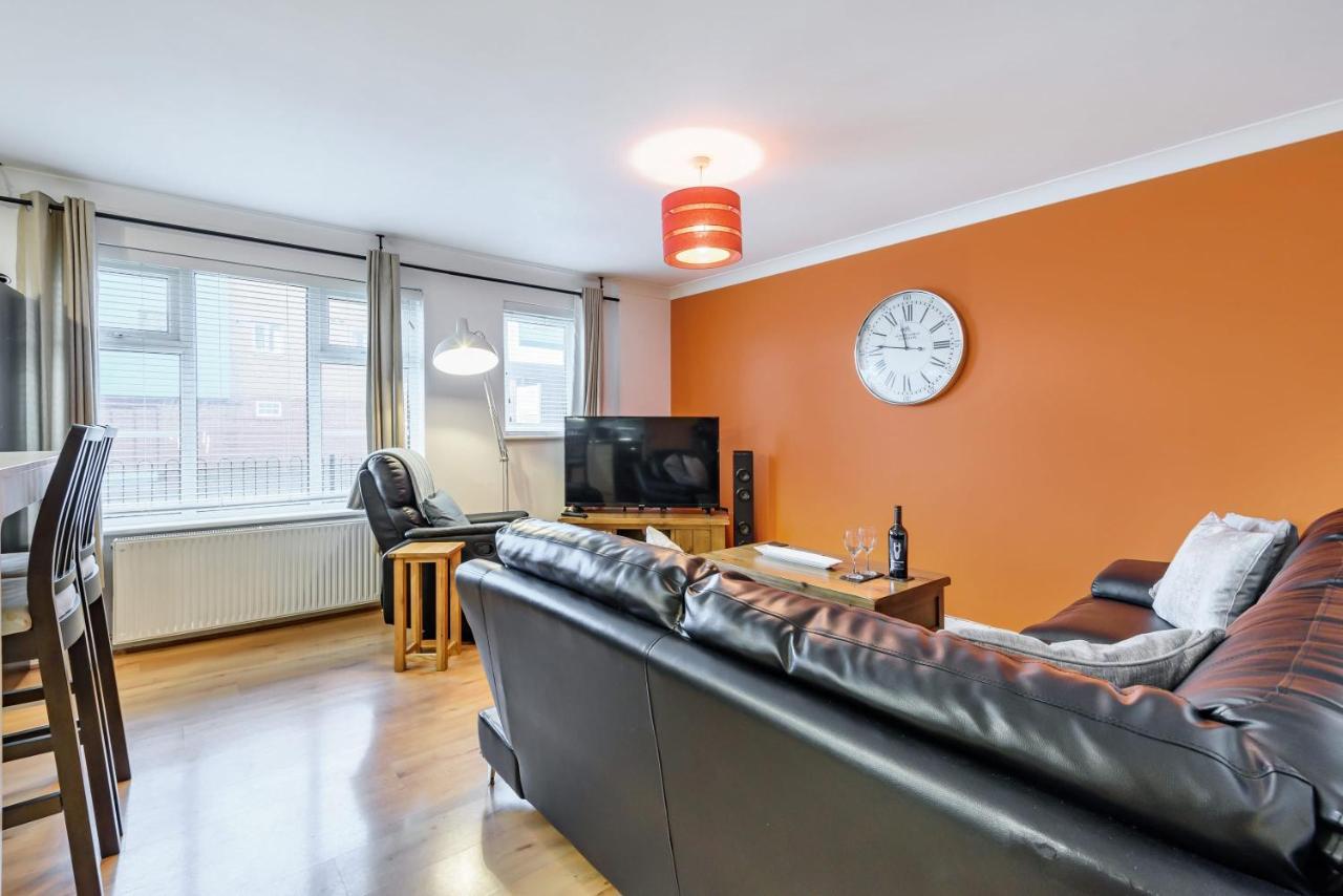 Stylish 2 Bedroom Apartment, Central Exeter, Parking On Site المظهر الخارجي الصورة