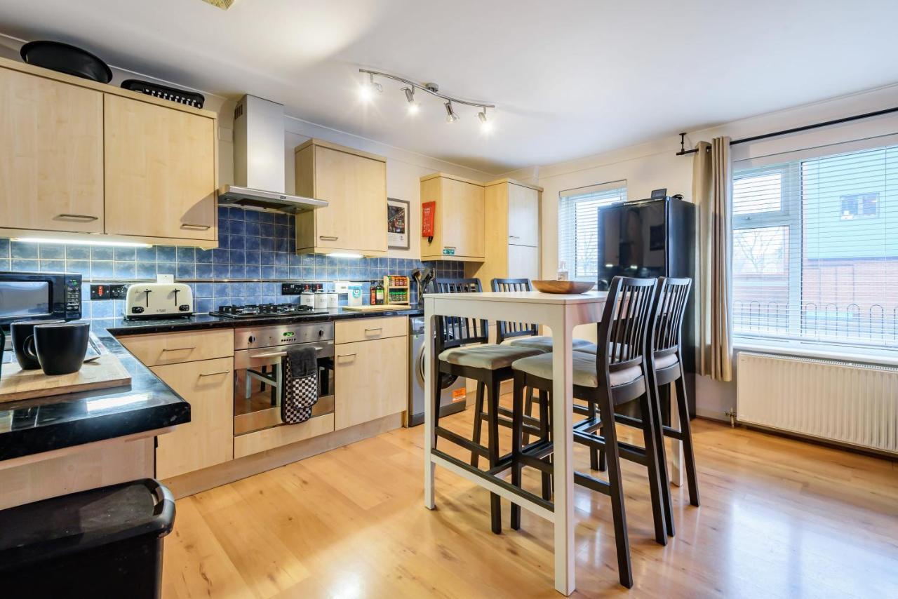 Stylish 2 Bedroom Apartment, Central Exeter, Parking On Site المظهر الخارجي الصورة
