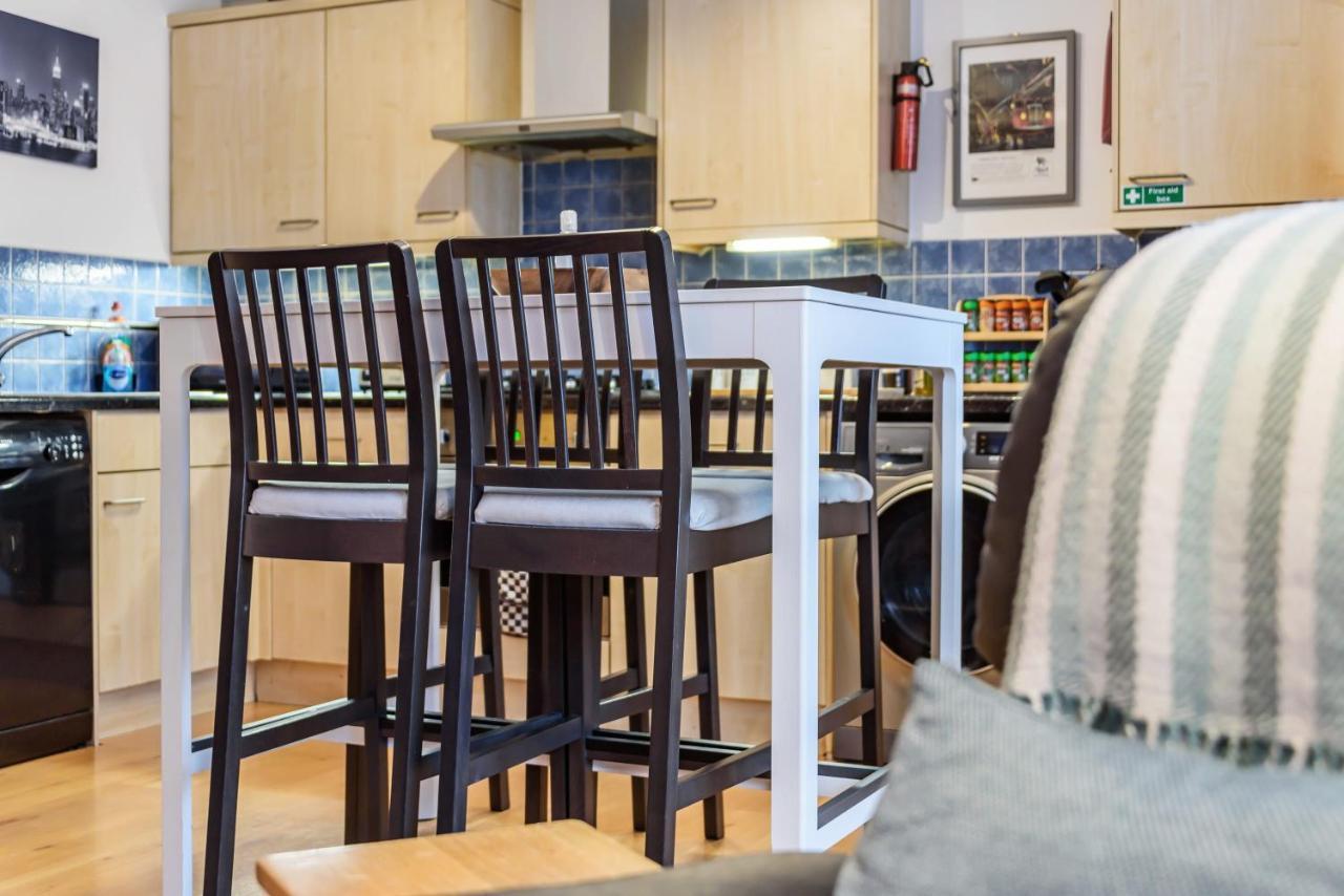 Stylish 2 Bedroom Apartment, Central Exeter, Parking On Site المظهر الخارجي الصورة