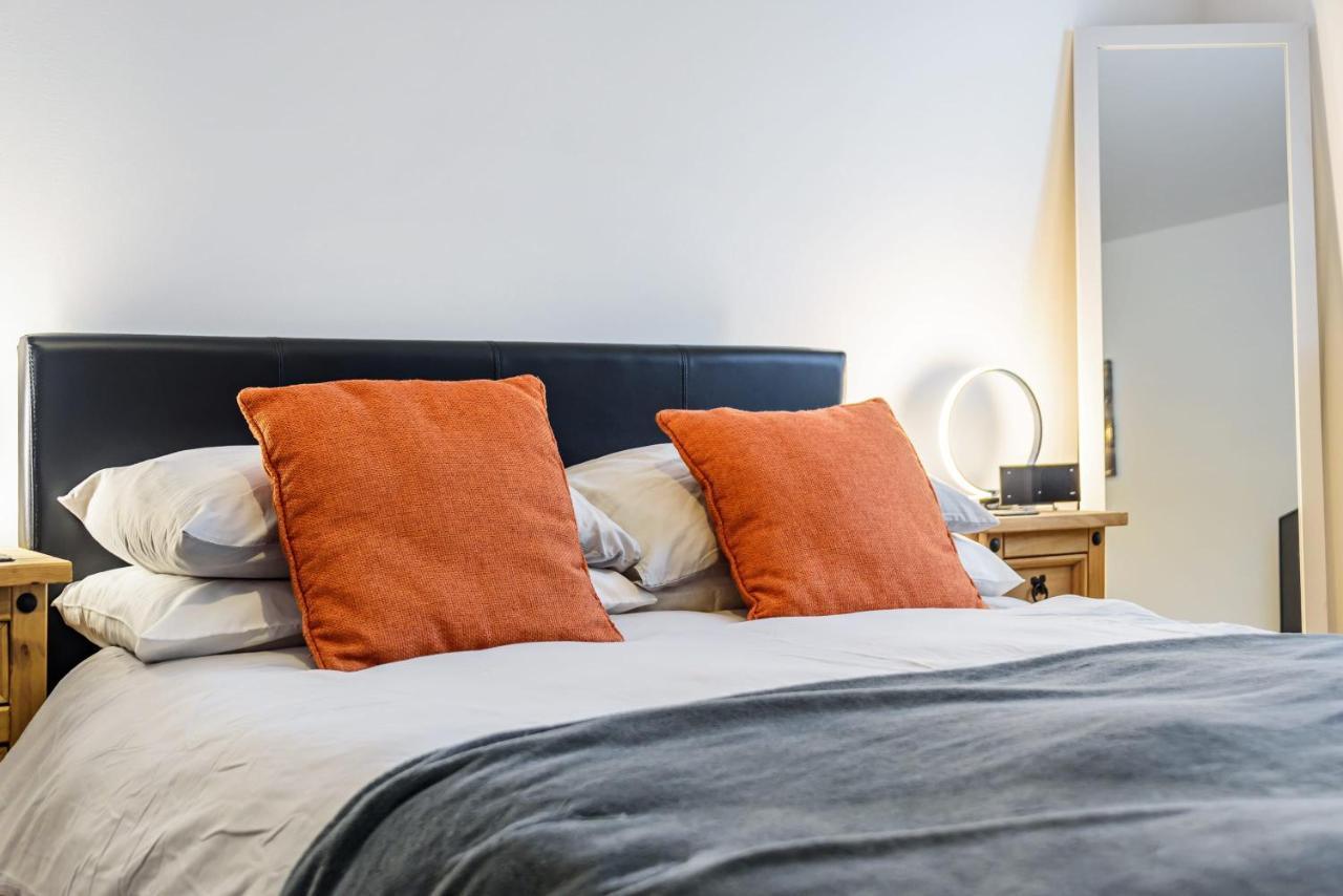 Stylish 2 Bedroom Apartment, Central Exeter, Parking On Site المظهر الخارجي الصورة